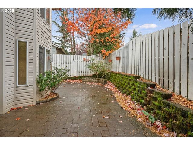 1351 Ne GREENWAY Dr, Gresham, OR 97030