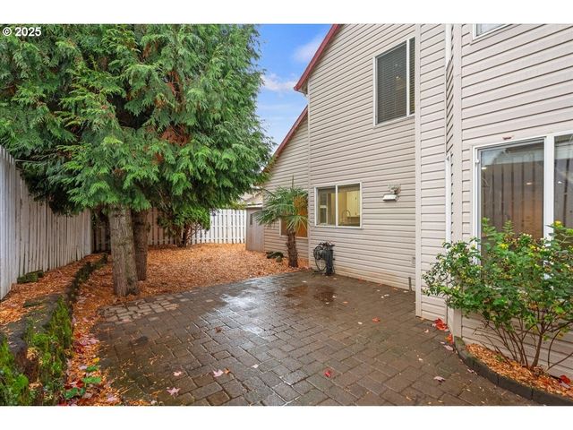 1351 Ne GREENWAY Dr, Gresham, OR 97030