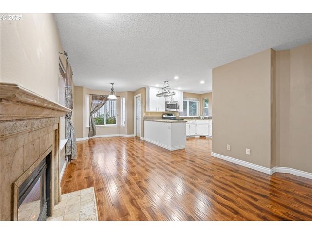 1351 Ne GREENWAY Dr, Gresham, OR 97030