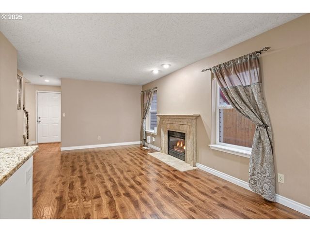 1351 Ne GREENWAY Dr, Gresham, OR 97030