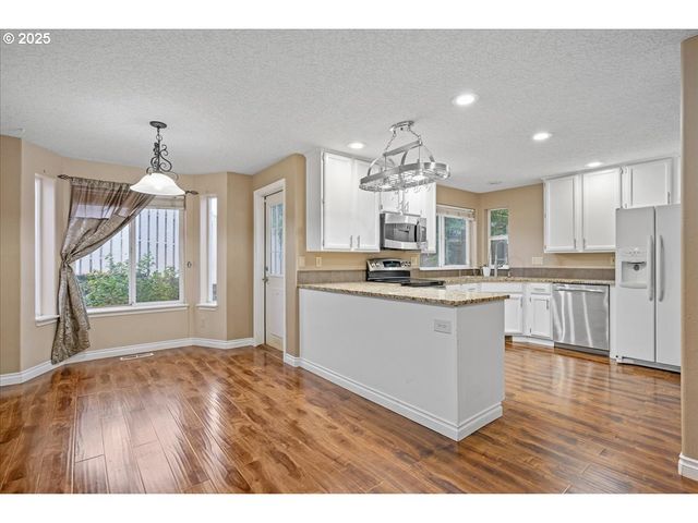 1351 Ne GREENWAY Dr, Gresham, OR 97030