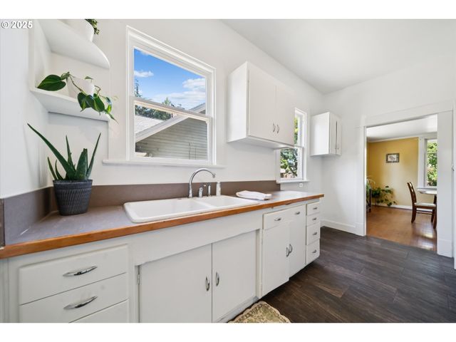 3504 Se SHERMAN St, Portland, OR 97214