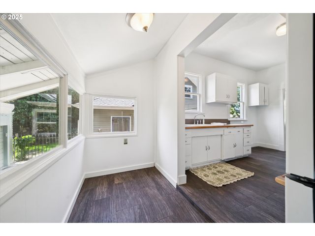 3504 Se SHERMAN St, Portland, OR 97214