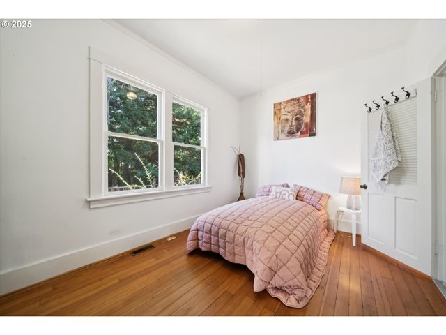 3504 Se SHERMAN St, Portland, OR 97214