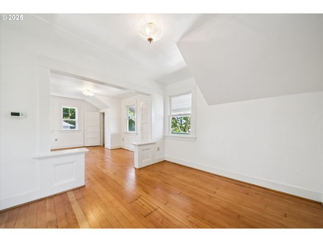 3504 Se SHERMAN St, Portland, OR 97214