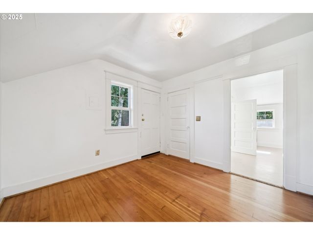 3504 Se SHERMAN St, Portland, OR 97214