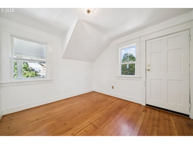 3504 Se SHERMAN St, Portland, OR 97214