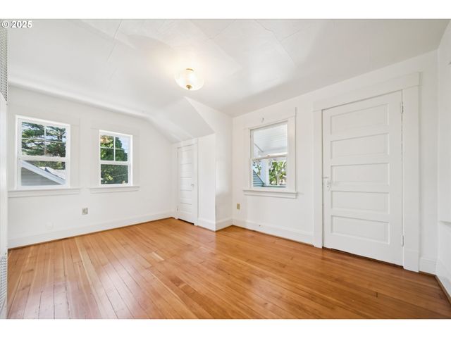 3504 Se SHERMAN St, Portland, OR 97214