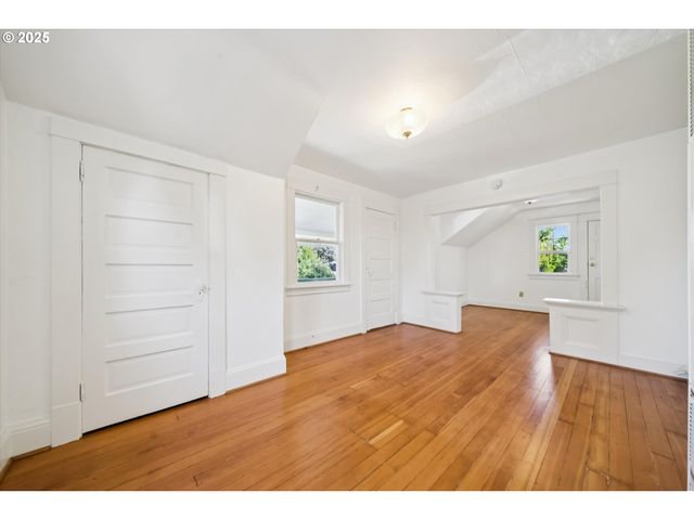 3504 Se SHERMAN St, Portland, OR 97214