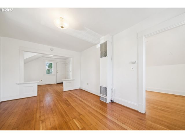 3504 Se SHERMAN St, Portland, OR 97214