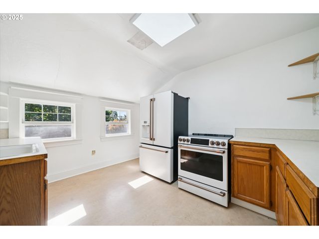 3504 Se SHERMAN St, Portland, OR 97214