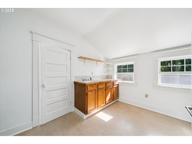 3504 Se SHERMAN St, Portland, OR 97214