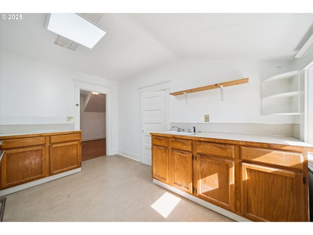 3504 Se SHERMAN St, Portland, OR 97214