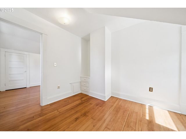 3504 Se SHERMAN St, Portland, OR 97214