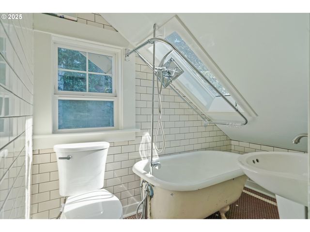 3504 Se SHERMAN St, Portland, OR 97214