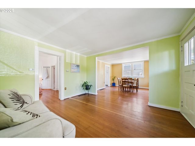 3504 Se SHERMAN St, Portland, OR 97214