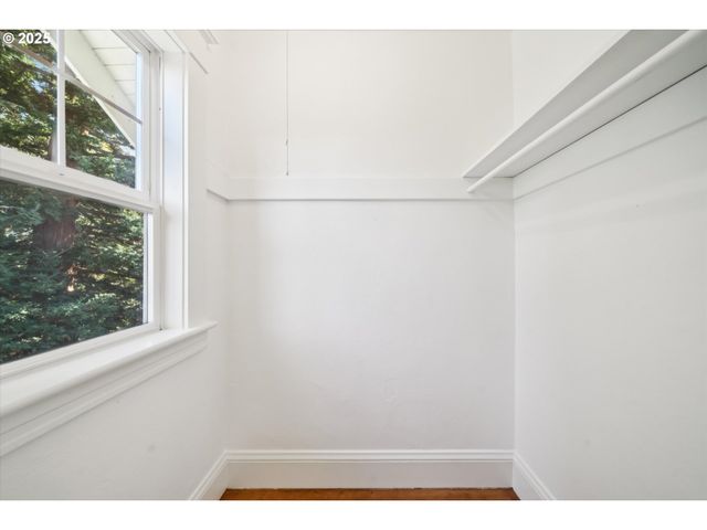 3504 Se SHERMAN St, Portland, OR 97214