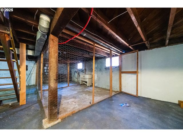 3504 Se SHERMAN St, Portland, OR 97214