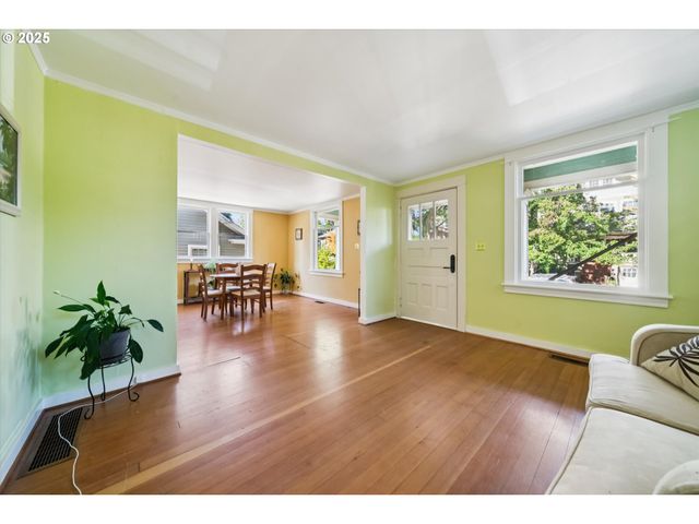 3504 Se SHERMAN St, Portland, OR 97214