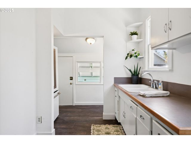 3504 Se SHERMAN St, Portland, OR 97214