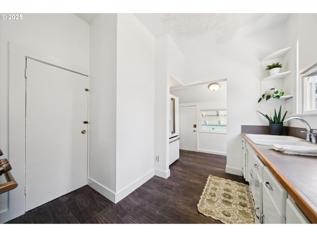 3504 Se SHERMAN St, Portland, OR 97214