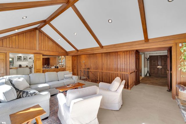 102 Graystone Road, Greenville, SC 29615