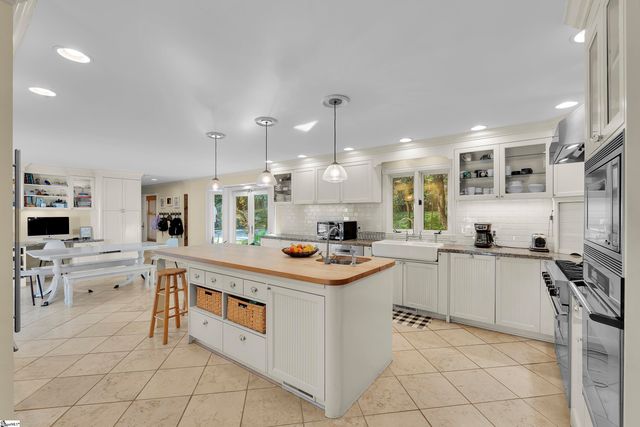 102 Graystone Road, Greenville, SC 29615