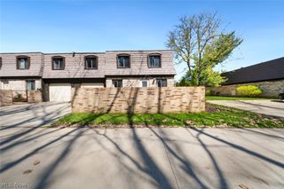 723 Tollis Pky, Broadview Heights, OH 44147