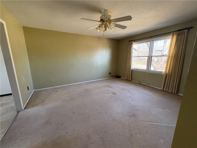 1104 E Halsey Street, Maryville, MO 64468