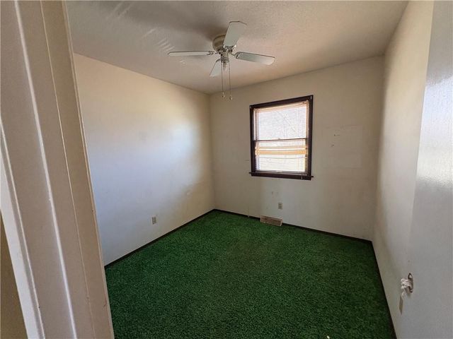 1104 E Halsey Street, Maryville, MO 64468