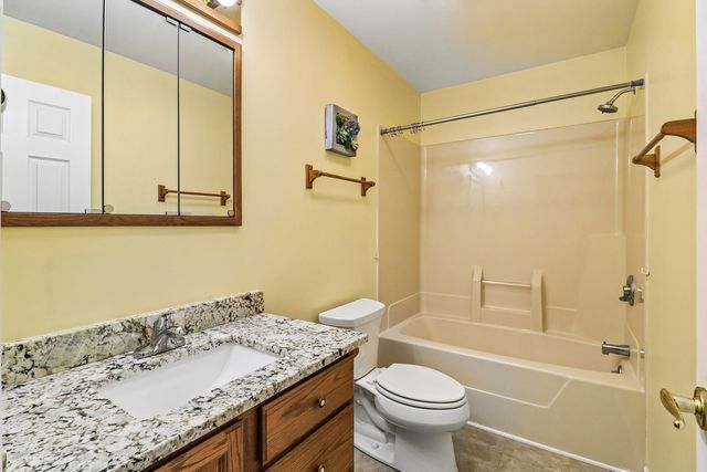 335 Belmont Court, Grayslake, IL 60030