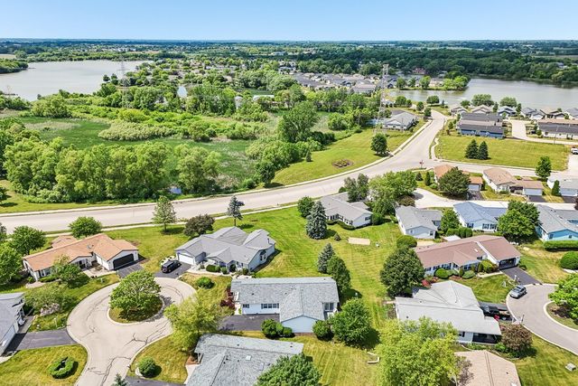 335 Belmont Court, Grayslake, IL 60030