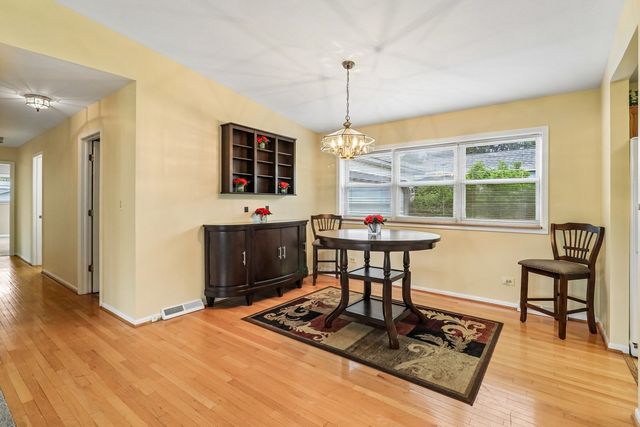 335 Belmont Court, Grayslake, IL 60030