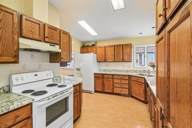 335 Belmont Court, Grayslake, IL 60030