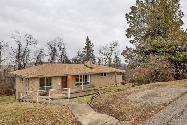 15 Pleasant Dr, Monessen, PA 15062