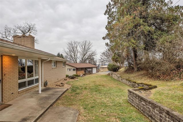 15 Pleasant Dr, Monessen, PA 15062