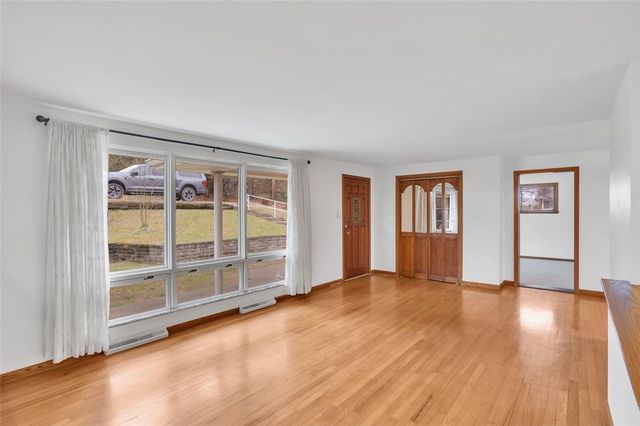 15 Pleasant Dr, Monessen, PA 15062