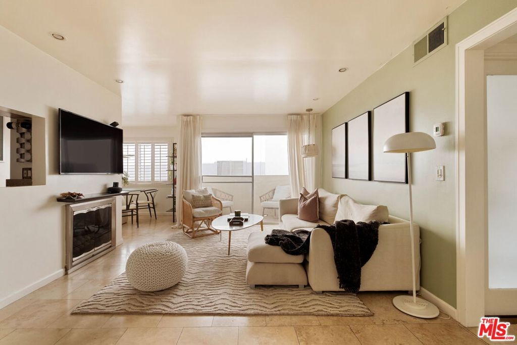 1021 N Crescent Heights Boulevard 207, Los Angeles, CA 90046 — exterior