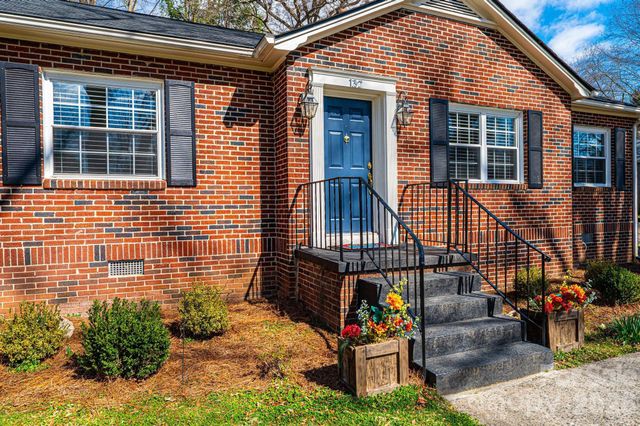 132 15th Avenue NW, Hickory, NC 28601