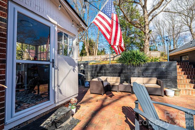 132 15th Avenue NW, Hickory, NC 28601