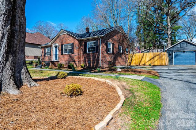 132 15th Avenue NW, Hickory, NC 28601