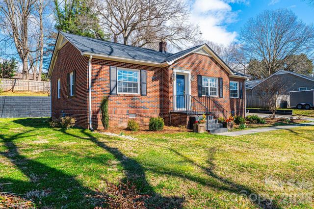 132 15th Avenue NW, Hickory, NC 28601