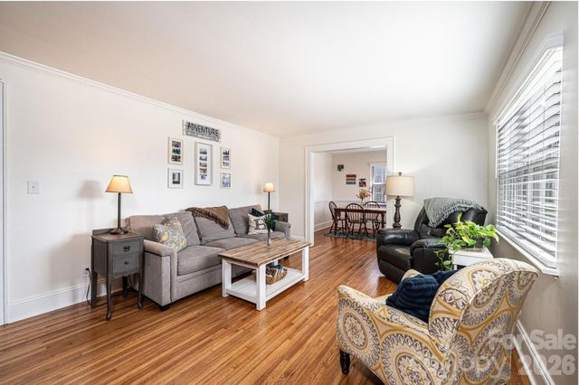 132 15th Avenue NW, Hickory, NC 28601