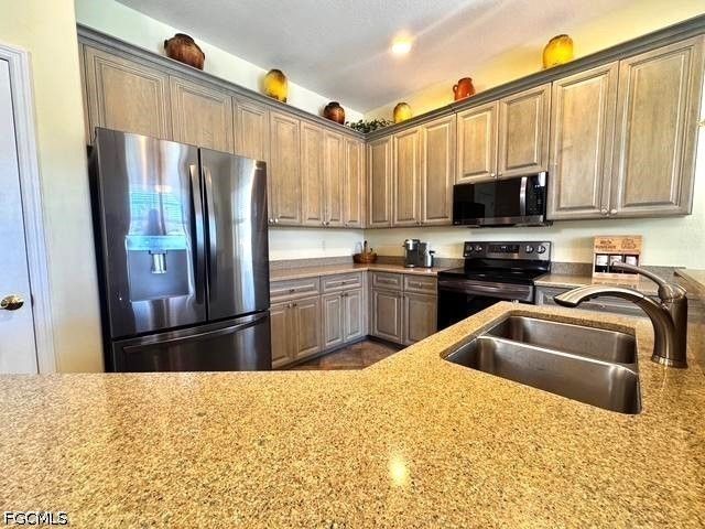 2560 Keystone Lake DR, Cape Coral, FL 33909