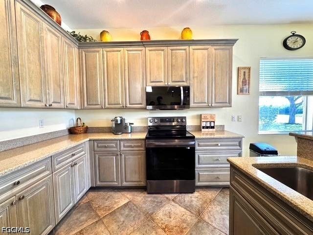 2560 Keystone Lake DR, Cape Coral, FL 33909