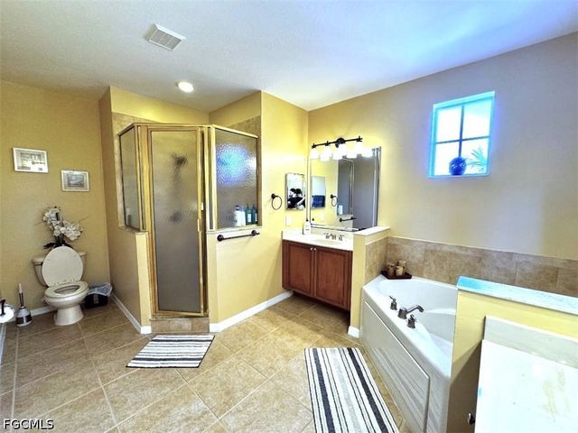 2560 Keystone Lake DR, Cape Coral, FL 33909