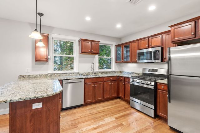 26 Andrew Street 2R, Salem, MA 01970
