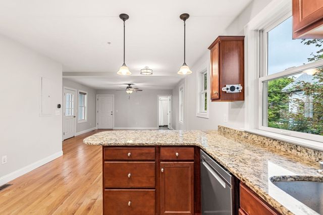 26 Andrew Street 2R, Salem, MA 01970
