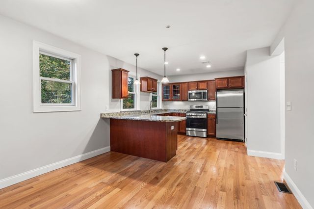 26 Andrew Street 2R, Salem, MA 01970