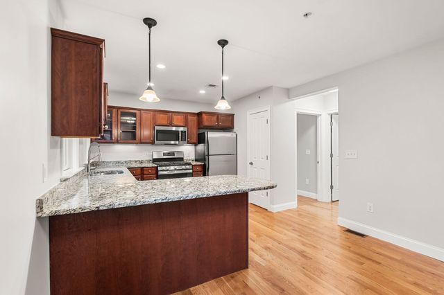 26 Andrew Street 2R, Salem, MA 01970